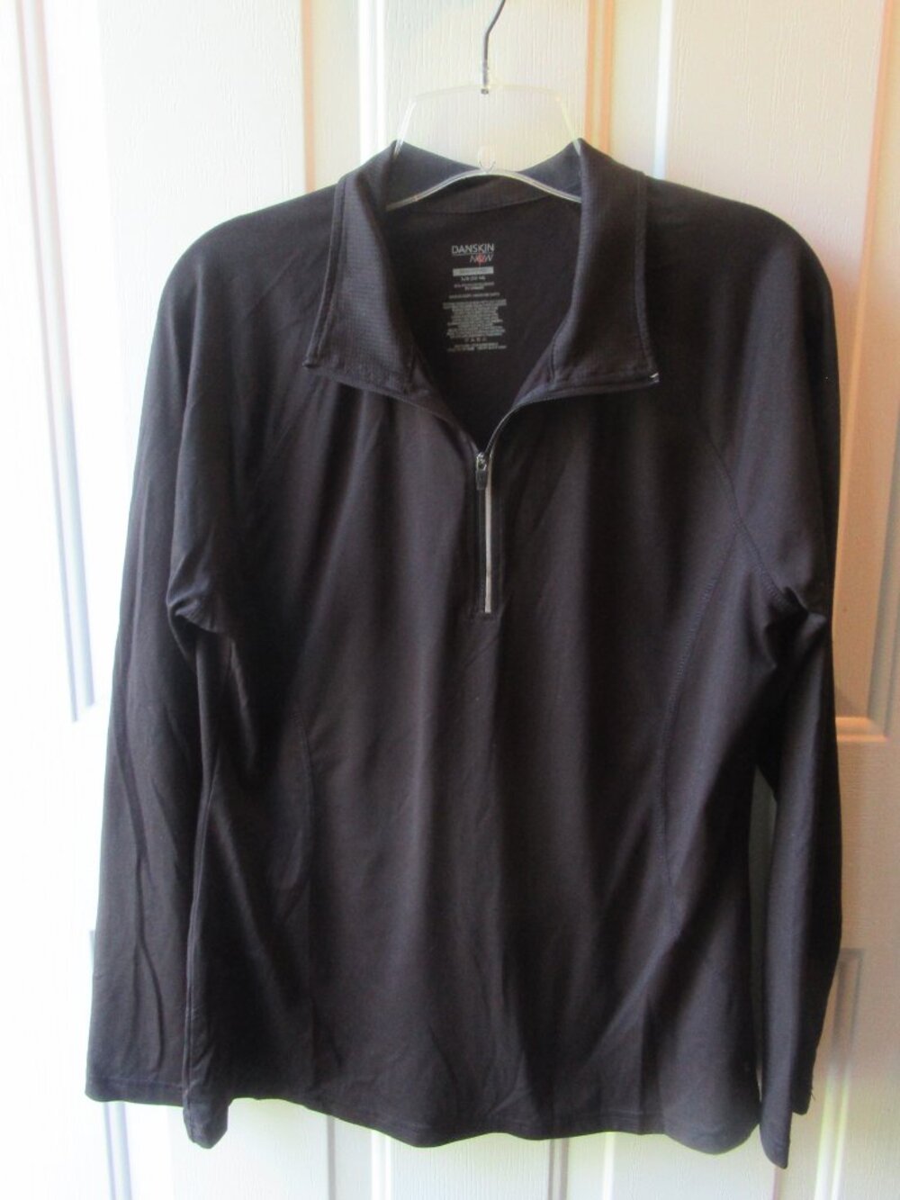 Danskin Now Black Long Sleeved Zip Collared Stretch Top Sz L